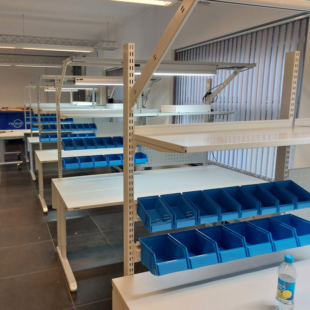 Sovella Nederland levert Treston werktafels voor het leveren van concept ESD werktafels Sovella Nederland richt werkplaats in. Sovella Nederland werkplaats project